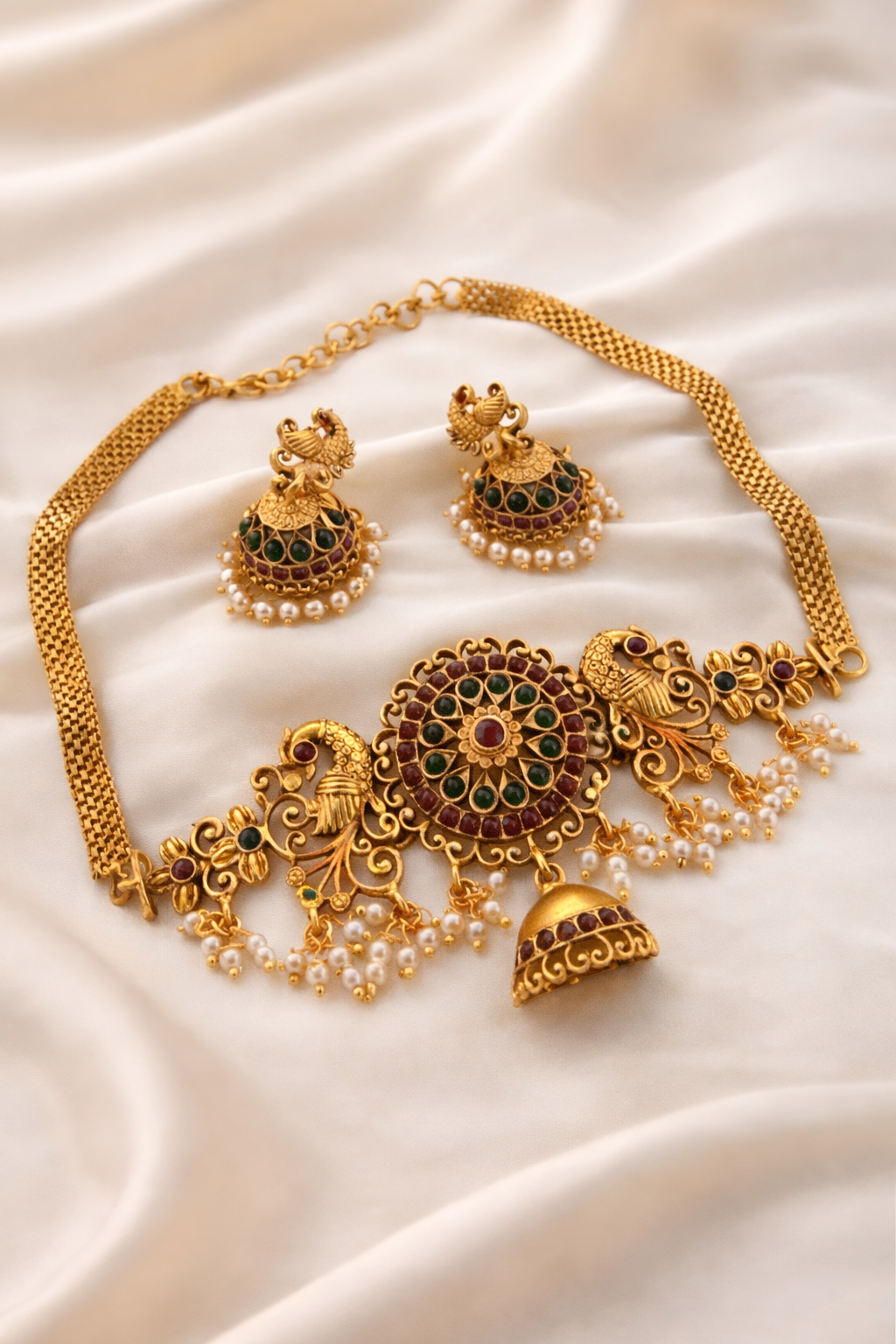 Gold-plated new jewellery set (choker and Earrings)