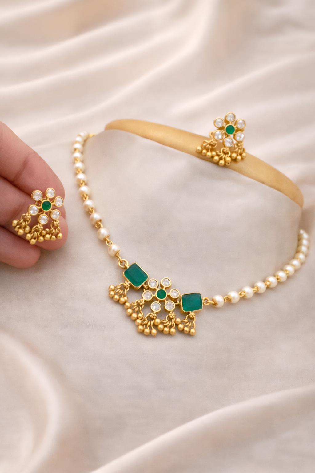 Choker set (pearl work)